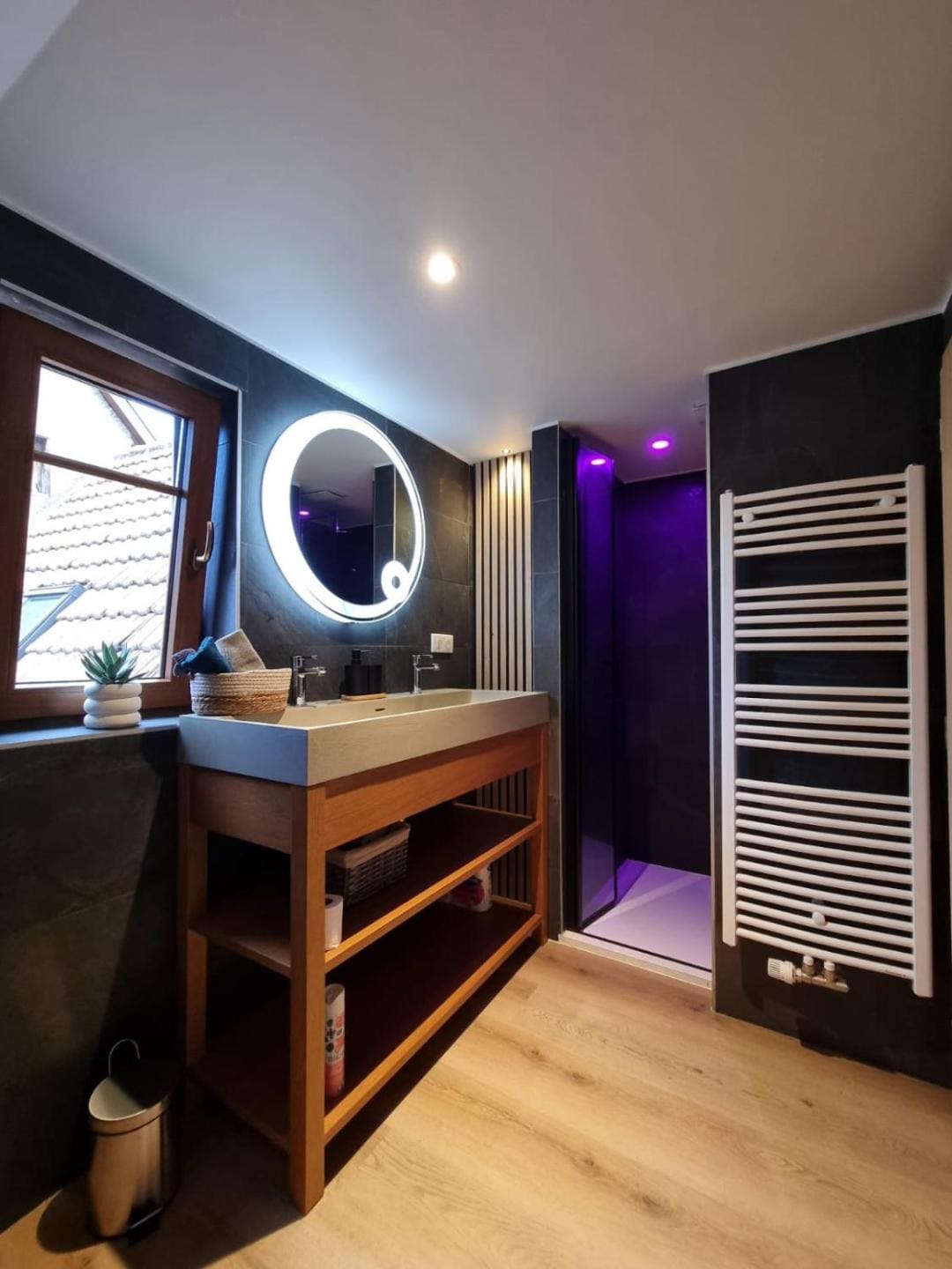 Salle de bain design avec double vasque